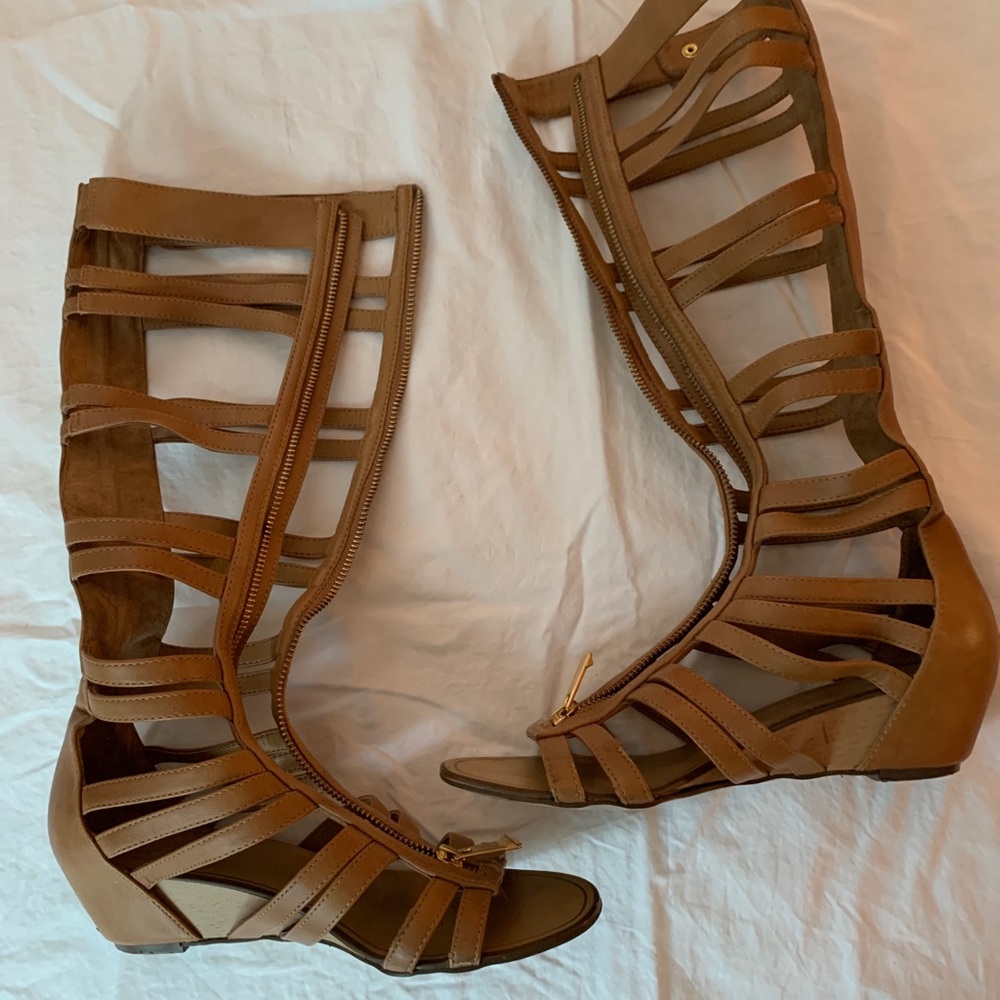 Tan signature report zip-up leather gladiators